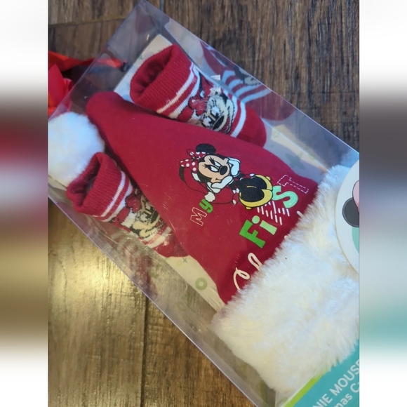 DISNEY Minnie Mouse My First Christmas Cap and Socks NIB Baby Girl Disney 0-6 Mo - Picture 5 of 8